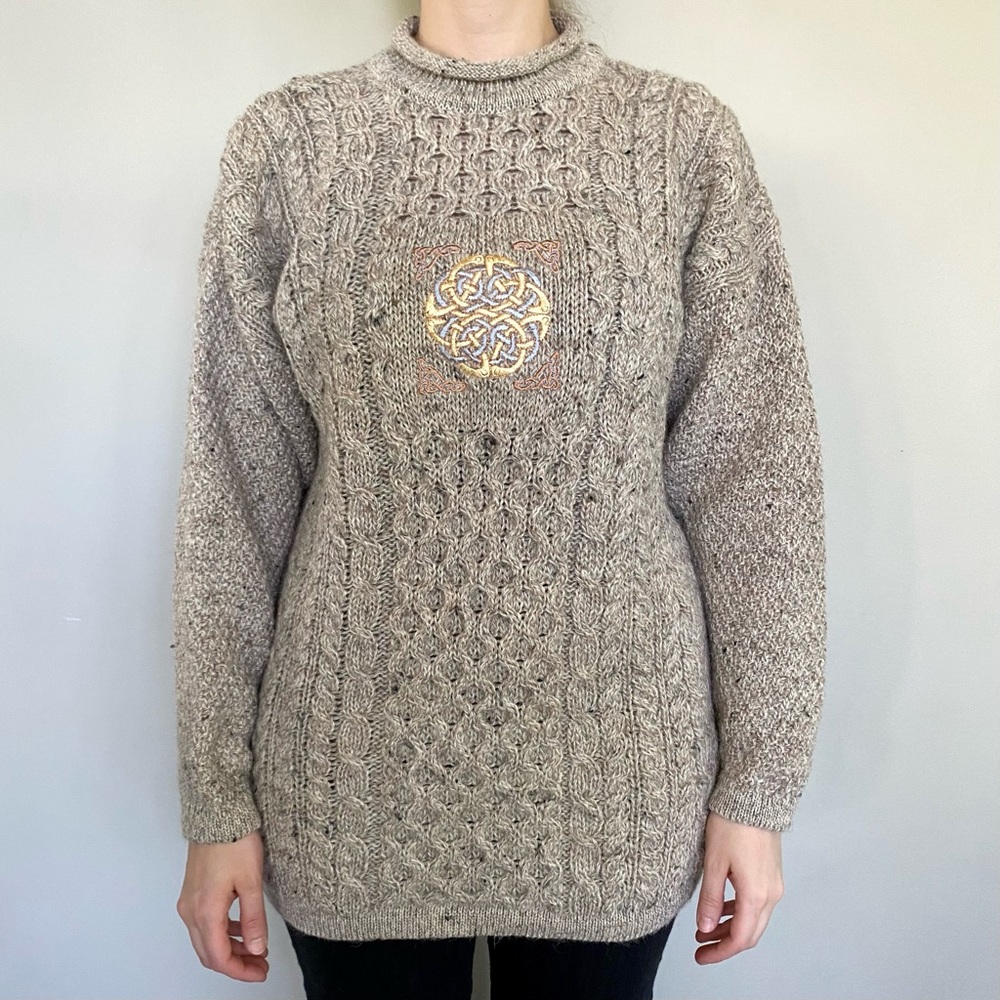 Highland Home Industries 100% wool tan cable knit Fisherman’s sweater. 🤎